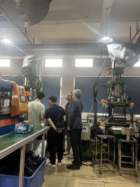 Dongguan Xinwei Clothing Accessories Co.,Ltd.