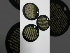 Etiquetas de colgar ropa personalizada claras y personalizables para sus soluciones de marca