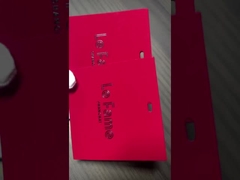 Ropa colgando etiqueta