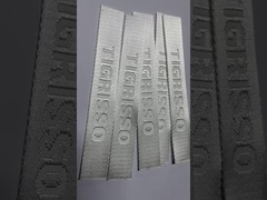 Etiqueta de tela con diseños personalizados y archivo PDF de ilustraciones para etiquetas de ropa tejidas