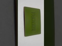 Etiqueta de cuero en relieve negro para productos de jeans duraderos y elegantes