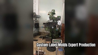 Exhibición de equipos del departamento de ingeniería de moldes.