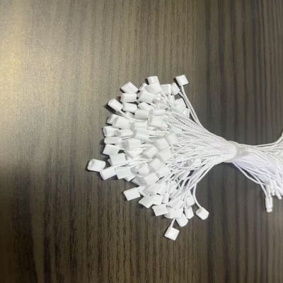 Ropa de poliéster blanco bucle de seguridad etiqueta de plástico sujetador universal