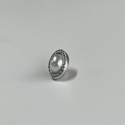 Grúas OEM de recubrimientos y accesorios de prendas de vestir botones para camisas