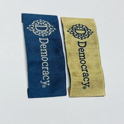 Etiquetas de prendas de vestir tejidas bordadas de artesanía personalizadas para camisetas