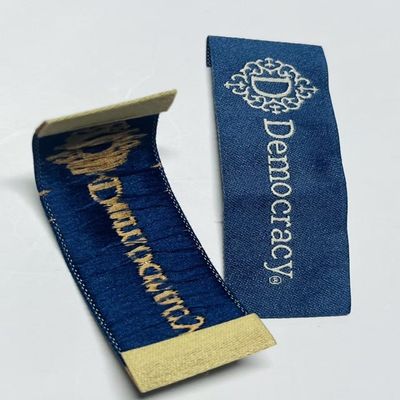 Etiquetas de prendas de vestir tejidas bordadas de artesanía personalizadas para camisetas