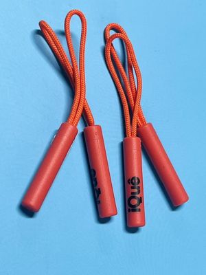 Inmune de plástico de color naranja con cuerda de balanceo tirador de cremallera para ropa