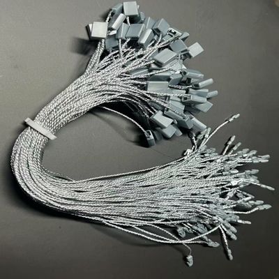 Fijaciones de etiquetas de colgantes de plástico de aluminio personalizadas para prendas de vestir de tela
