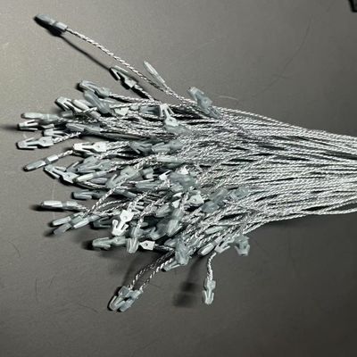 Fijaciones de etiquetas de colgantes de plástico de aluminio personalizadas para prendas de vestir de tela