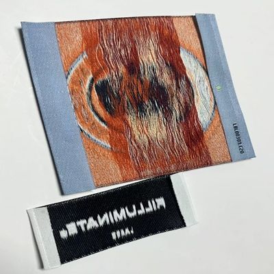 Etiquetas de prendas de vestir de tejido a granel Coser en etiquetas con corte ultrasónico