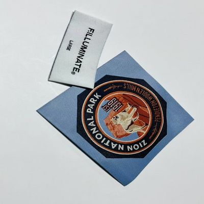 Etiquetas de prendas de vestir de tejido a granel Coser en etiquetas con corte ultrasónico