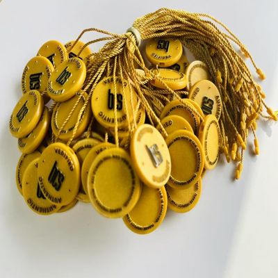 10 pulgadas amarillo etiqueta de plástico fijación bucle cerradura pinos etiqueta para ropa