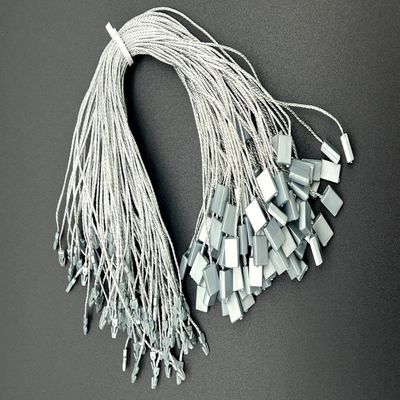 Fijaciones de etiquetas de colgantes de plástico de aluminio personalizadas para prendas de vestir de tela