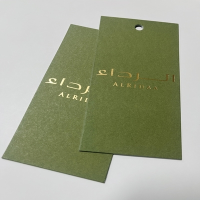 Etiquetas de colgar de ropa personalizada en material plástico para prendas de vestir