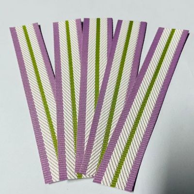 Etiquetas de ropa tejidas a medida Tecnología de telar de aguja Respaldo termoadhesivo Diseños personalizados