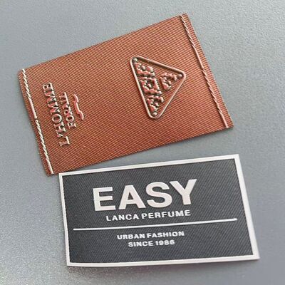 Según su solicitud o obra de arte Etiquetas de ropa de transferencia de calor personalizadas Perfecto para jeans Durable y fácil de aplicar