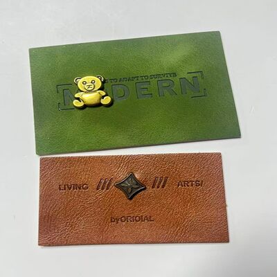 Etiquetas de cuero personalizadas en relieve, duraderas y personalizadas para accesorios de ropa y proyectos de manualidades