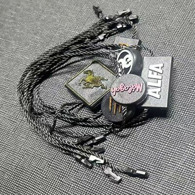 Etiquetas colgantes flexibles para prendas, diseño liso, opciones personalizables para identificación de ropa y soluciones de etiquetas de vestimenta