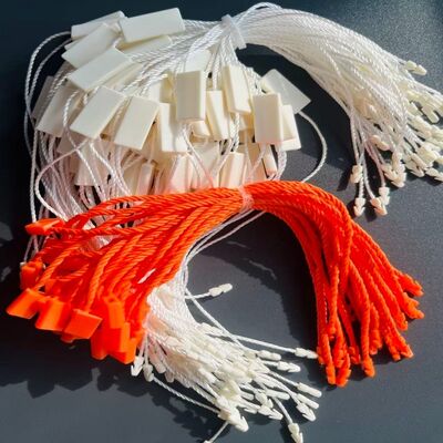 Fijaciones de etiquetas de nylon de 4 pulgadas fuertes y duraderas adecuadas para varias industrias diseñadas para soportar condiciones duras en tareas de etiquetado industrial